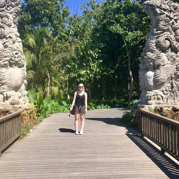 Meet your Posher, Brieanne - Picture 1 of 1